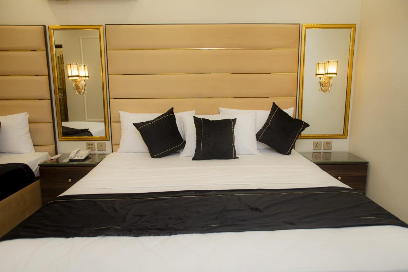 Hotel White Season Gulberg Lahore Buitenkant foto