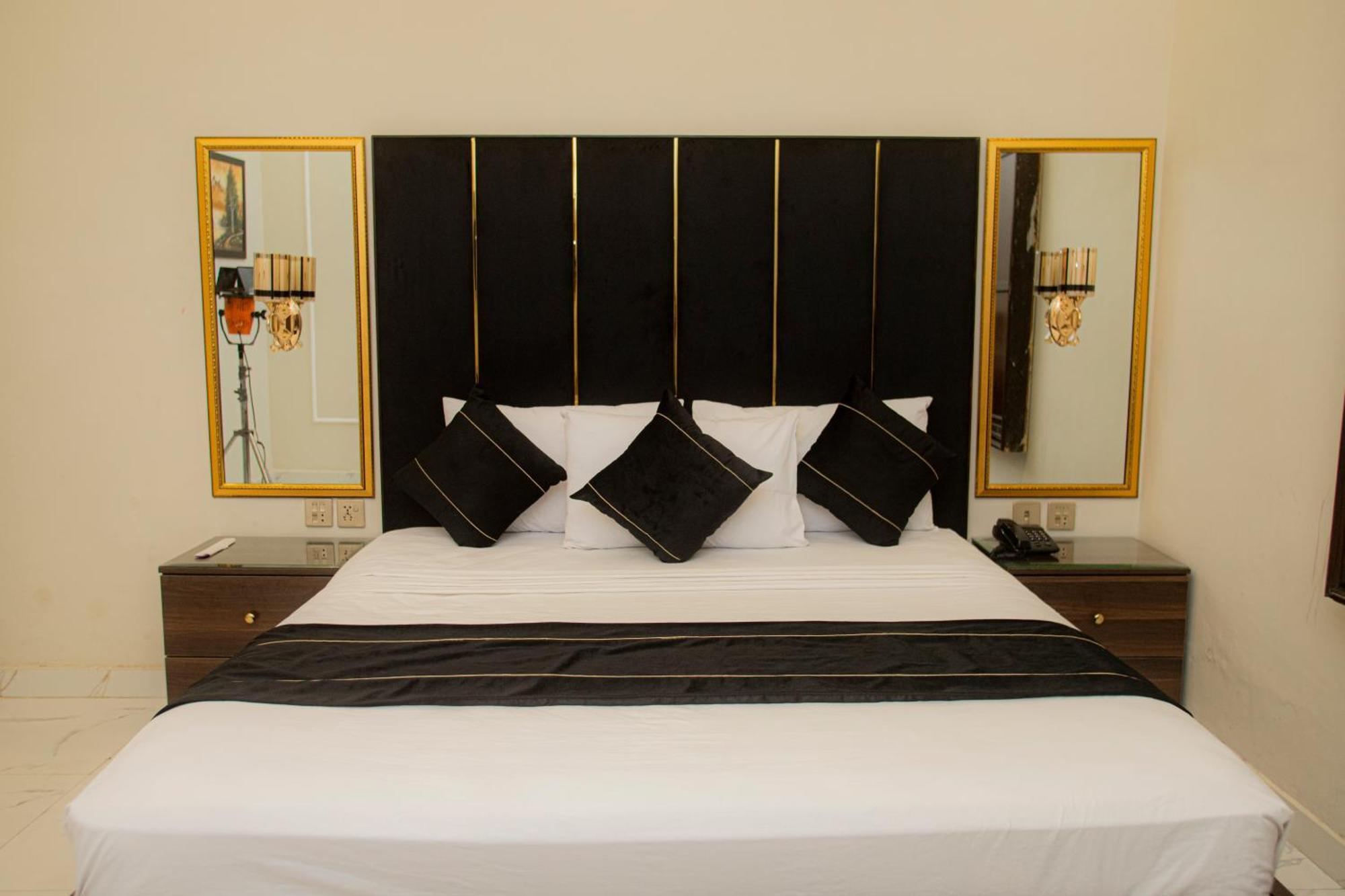 Hotel White Season Gulberg Lahore Buitenkant foto